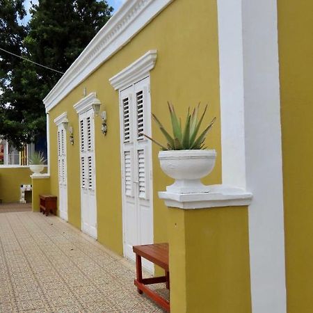Historic Building The Palm Backyard Studio-Apartment Willemstad, Curacao Feel Home Away From Home Eksteriør billede