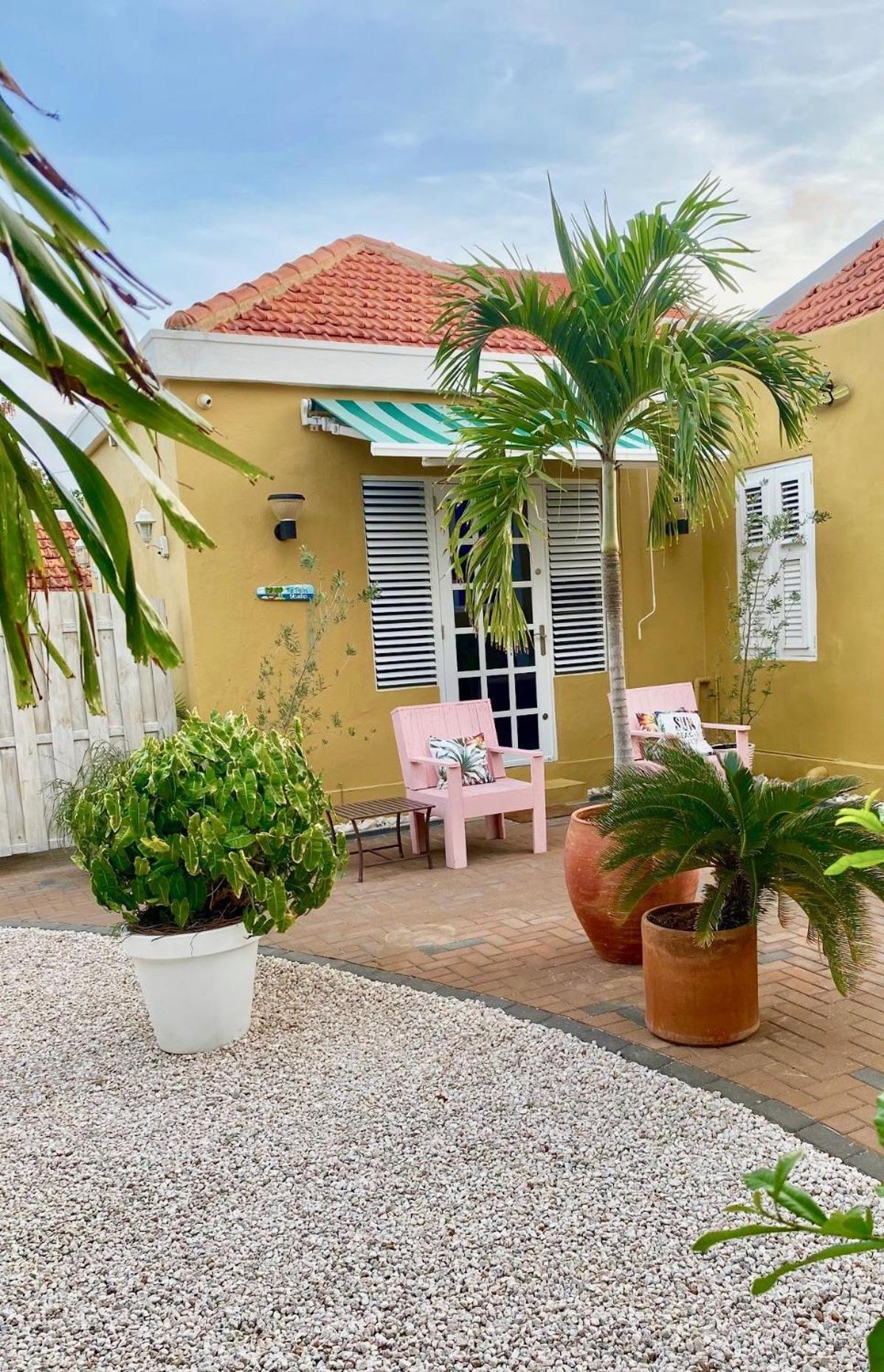 Historic Building The Palm Backyard Studio-Apartment Willemstad, Curacao Feel Home Away From Home Eksteriør billede
